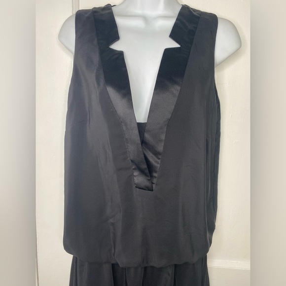 AMANDA UPRICHARD Brody Black Sleeveless V-Neck Sleeveless Designer Dress - Picture 3 of 9